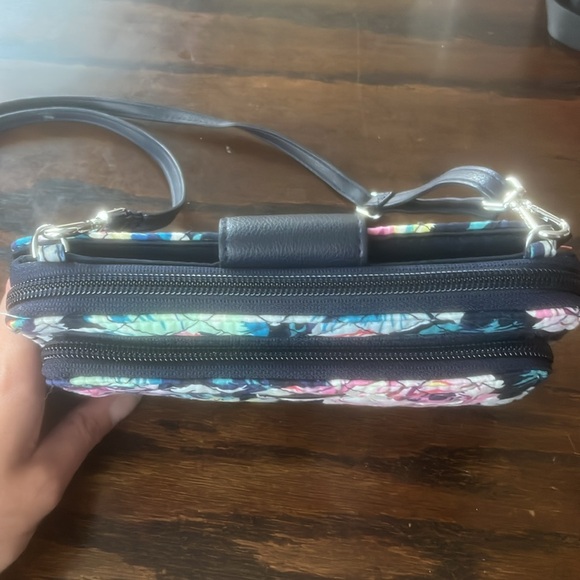 Vera Bradley Wallet crossbody - Picture 2 of 5